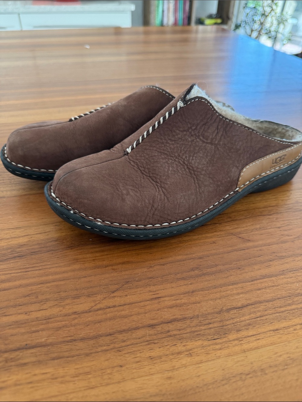Ugg slip on clogs Mules sz 8